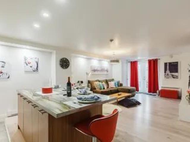 1 room apartment of 83m² in Quebec