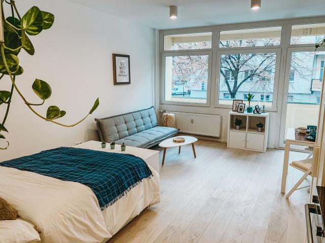 1 room apartment in the middle of the Reuterkiez with balcony, Berlin Amsterdam Apartments for Rent