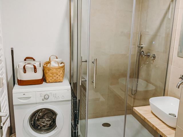 1 room apartment in the middle of the Reuterkiez with balcony, Berlin Amsterdam Apartments for Rent
