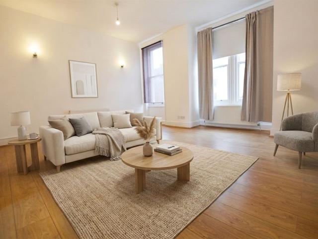 1 room apartment to let in 41b Glengall Road London, London NW6 7EL, united_kingdom