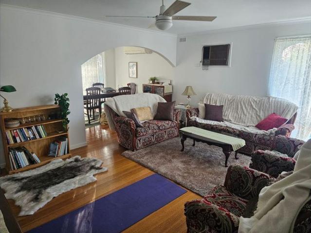 1 room available for rent in comfy house in Wandong