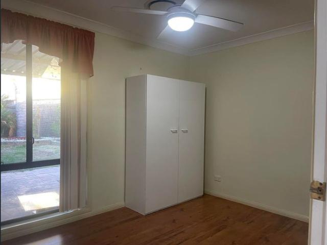 1 Room good for single female in best pocket of Minto