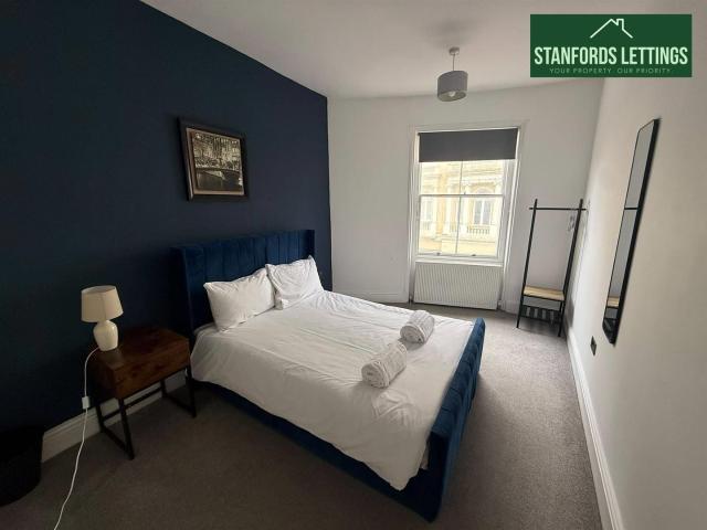 1 room house to let