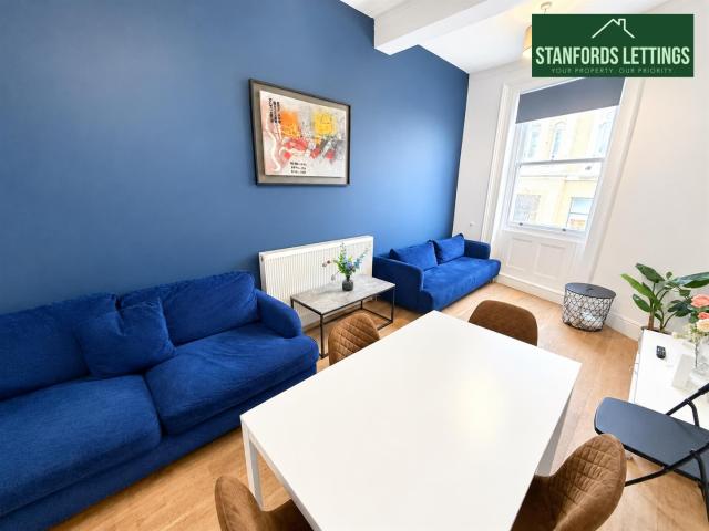 1 room house to let