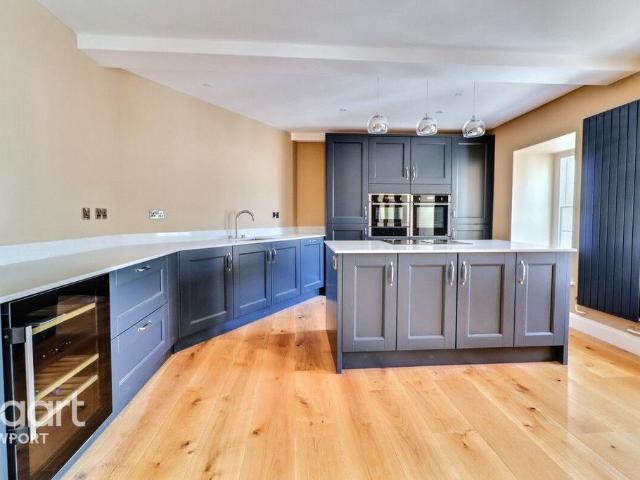 1 St Mary Street, Monmouth 2 bed apartment to rent £1,200 pcm £277 pw