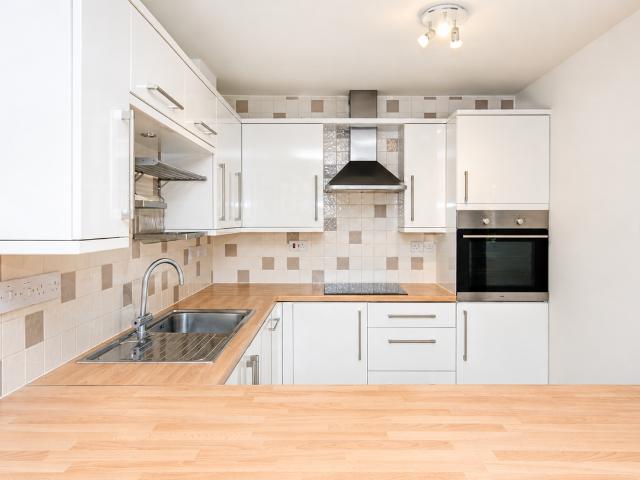 1 St James Court, Clarendon Road, Harpenden, Hertfordshire AL5, 2 bed flat to rent, £1,400 pcm | PrimeLocation