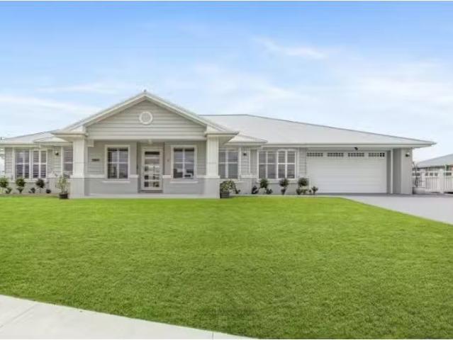 1 Steamcruiser Drive, CHISHOLM House for rent Listed by Kathy.