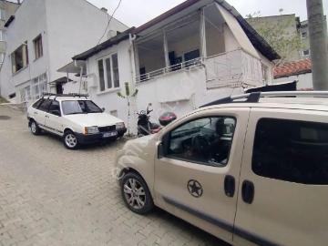 1.sakarya Mahallesi Perşembe Pazarı Üstünde İki Katlı Satılık Ev