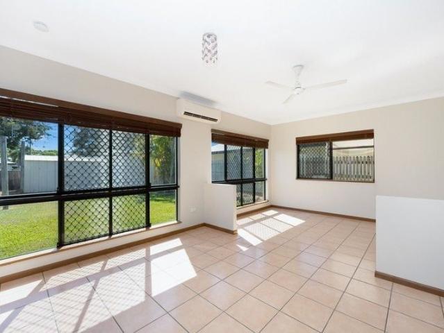 1 Saratoga Cl, Kirwan