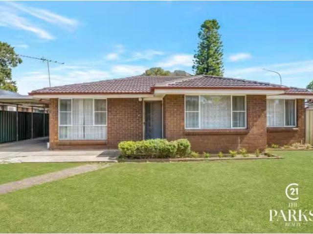 1 Shoalhaven Street, Wakeley House for rent Listed by Ero Dav.