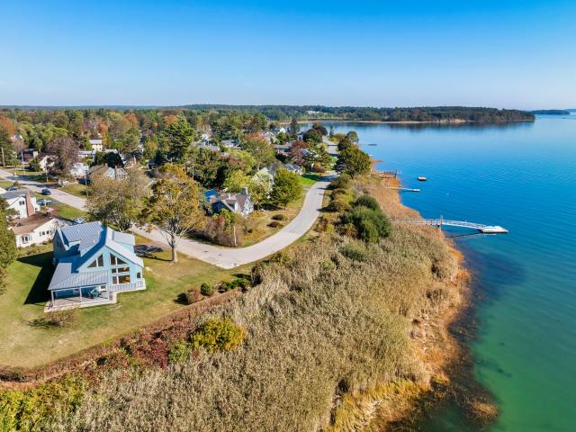 1 Shoreline Drive, Falmouth, US, ME