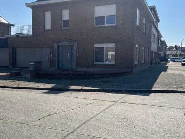 1 SLAAPKAMER APPARTEMENT MET TUINTJE EN GARAGE