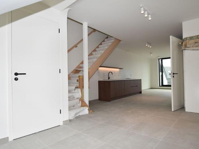 1 Slk. duplexapp. bew. opp.: 73m² staanplaats & berging