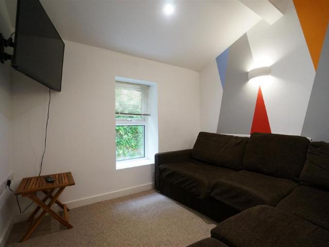 1 Snowdon Villas
