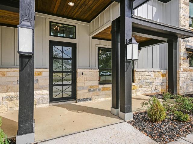 1 Squaw Circle Cir