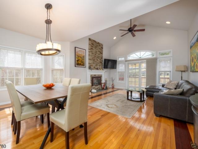 1 Turnberry Ln