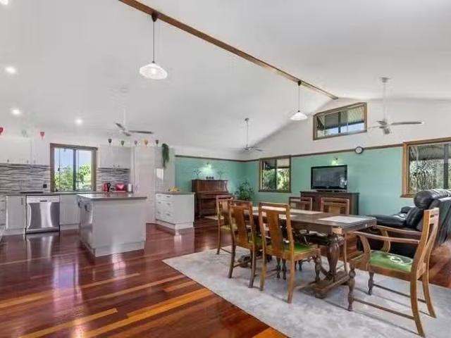 1 Tallawong Close, Beerwah, QLD 4519