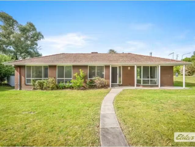 1 Tawonga Place, Thurgoona House for rent Listed by Jenna Ros.