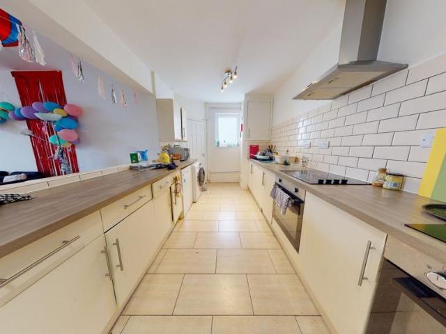 1 Tennyson Street 8 bed end of terrace house to rent £5,373 pcm £1,240 pw