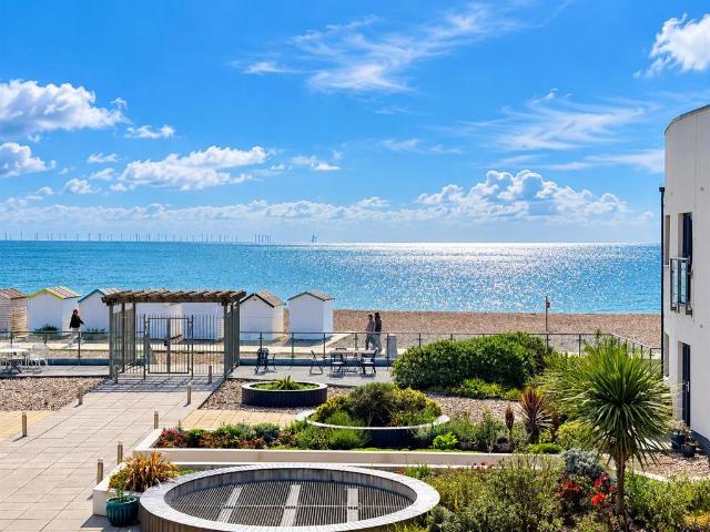 1 The Waterfront, Goring By Sea. 2 bed flat to rent £1,595 pcm £368 pw