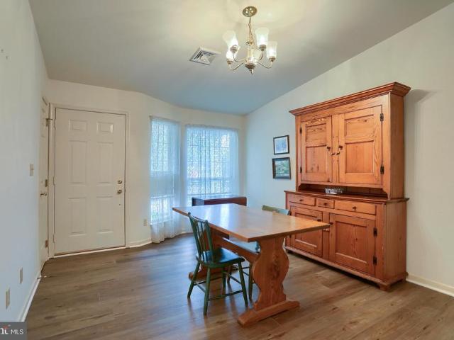 1 Thornhill Court