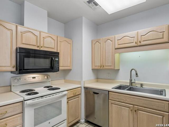 1 Towers Park Ln, Unit 1202