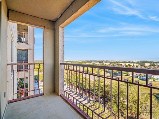 1 Towers Park Ln, Unit 810, San Antonio, TX 78209 | MLS #1969