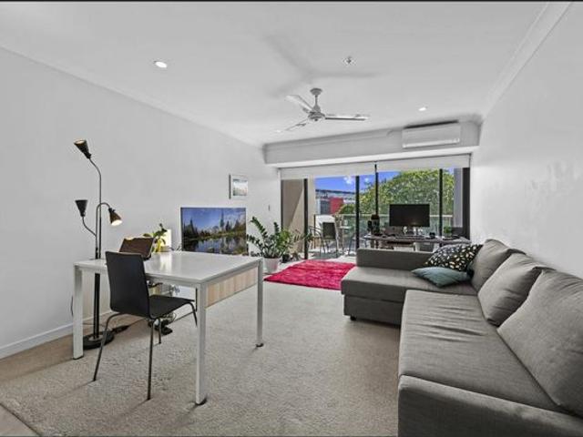 1 Unfurnished Bedroom Unit with Carpark In a Prime Location