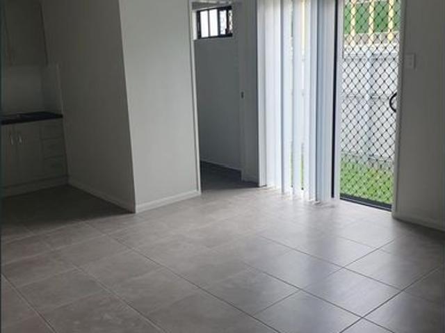 1 UNITS VACANT When City Meets Country
