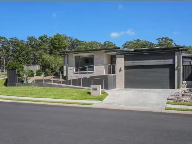 1 Varsity Parkway, Port Macquarie House for rent Listed by Mi.