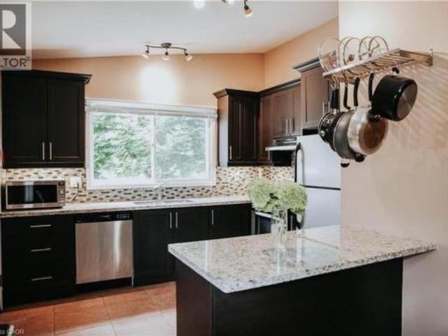 1 Vera Court, Hamilton, ON, L8K 4G7 house for sale | Listing ID 40859 | Royal LePage