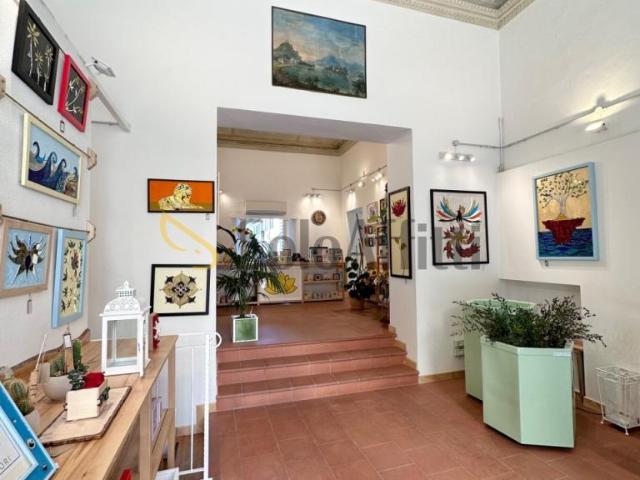 1 vetrina Corso Giacomo Matteotti 4 5 vani 140mq