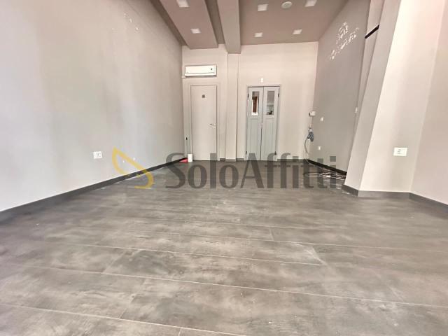1 vetrina Corso Pietro Giannone 166 monolocale 30mq