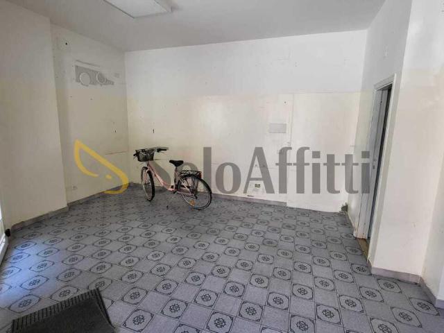 1 vetrina monolocale 25mq