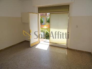 1 vetrina monolocale 33mq