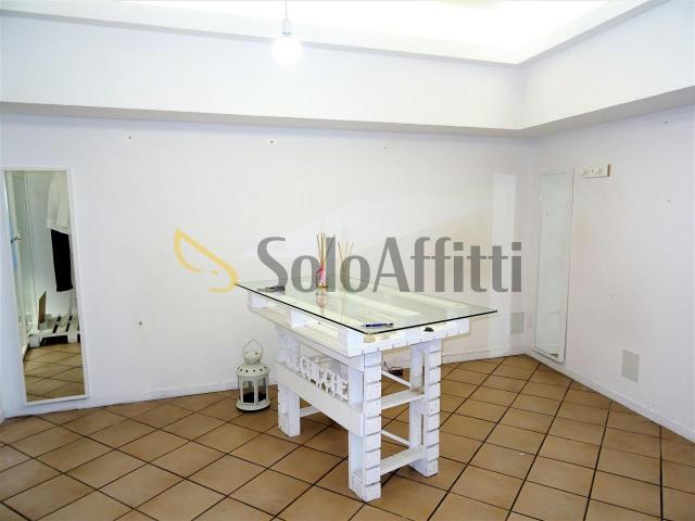 1 vetrina monolocale 38mq