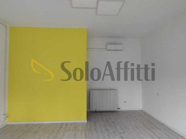 1 vetrina Piazzale Caduti Saronnesi 8 monolocale 50mq