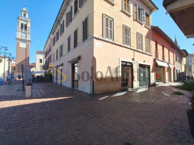 1 vetrina Via Camillo Benso Cavour 1B 1501 monolocale 55mq