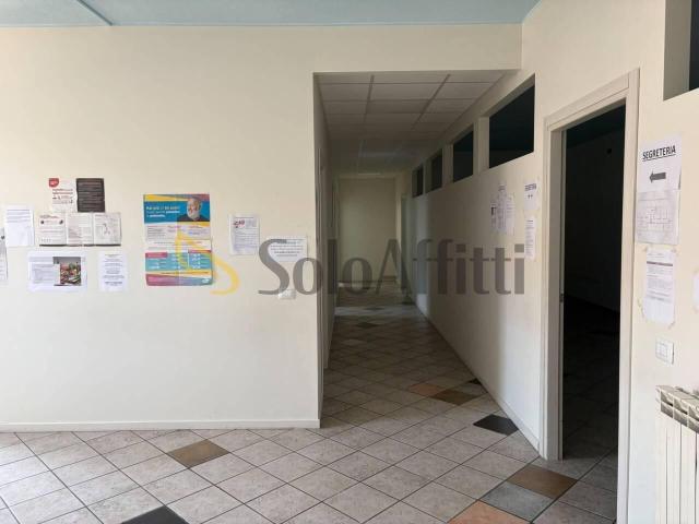 1 vetrina Via Contardo Ferrini 42 8 vani 218mq