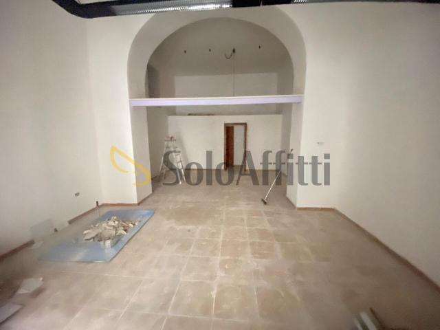 1 vetrina Via Fulvio Renella 37 monolocale 55mq