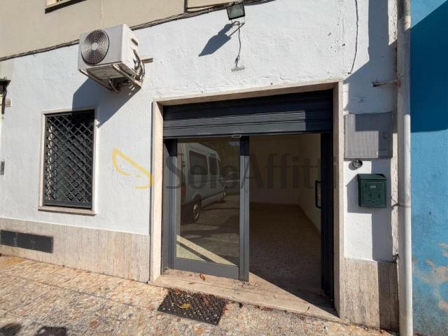 1 vetrina Via Giacomo Puccini 104 monolocale 40mq