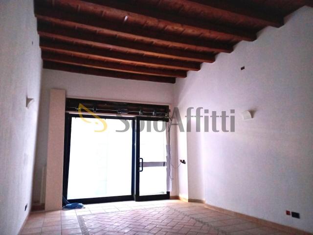 1 vetrina Via Giovanni Giussani 2 bilocale 57mq