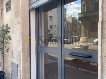 1 vetrina Via Gregorio Palestino 6 monolocale 65mq