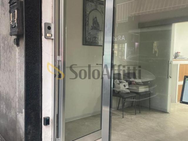 1 vetrina Via Sbarre Centrali monolocale 60mq