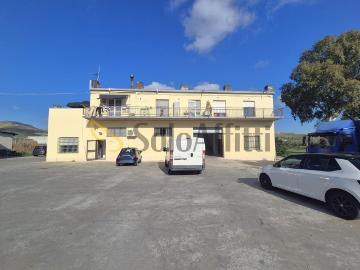 1 vetrina Viale Emilia 72 quadrilocale 200mq