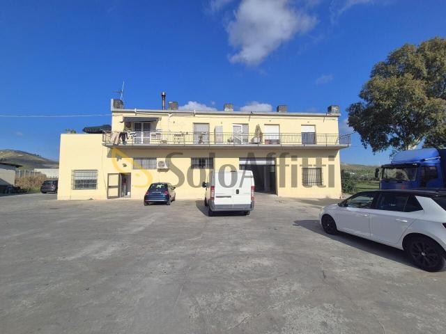 1 vetrina Viale Emilia 72 quadrilocale 200mq