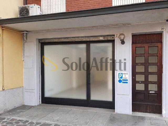 1 vetrina Viale Nicolò Biondo 37 monolocale 60mq