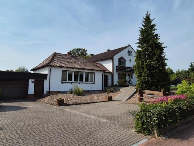 1 Villa + 1 Bungalow in HoyaWeser zentral, saniert