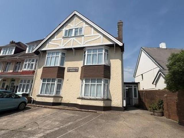 1 Warefield Road, Paignton 1 bed flat to rent £725 pcm £167 pw