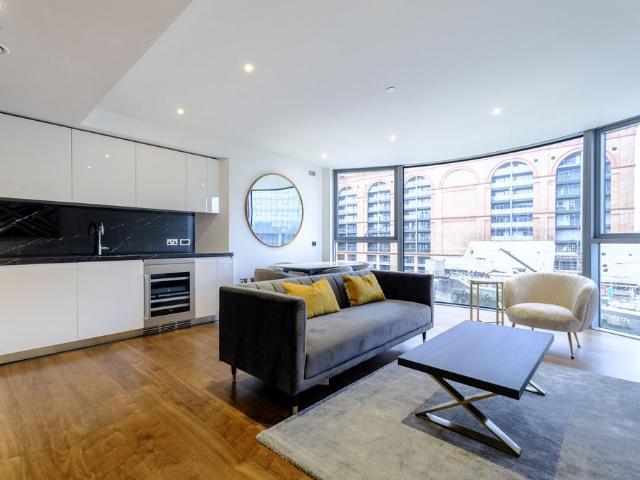 1 Waterfront Drive, London SW10 2 bed flat to rent £4,000 pcm £923 pw